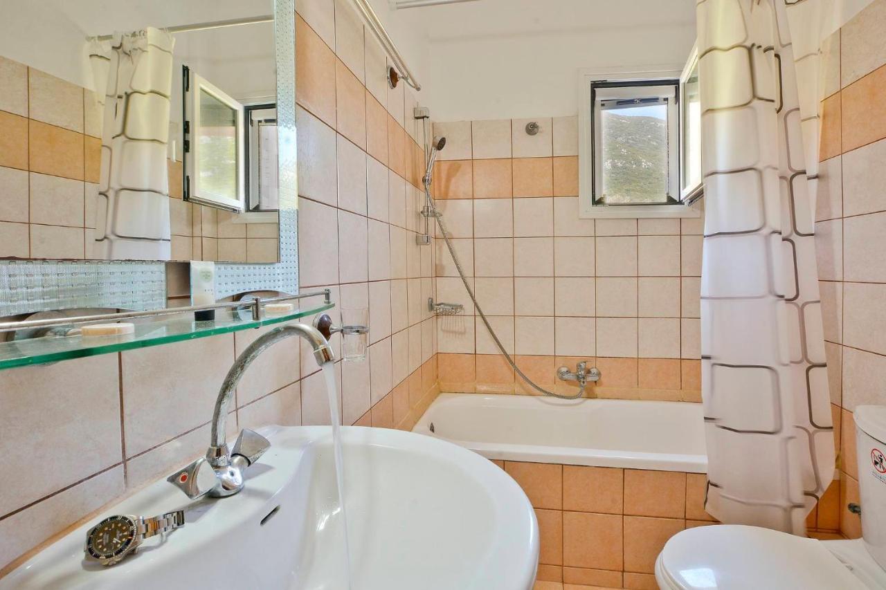 Giokos Apartman Ágios Matthaíos Kültér fotó